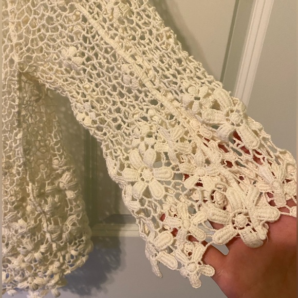 Breeze ever crochet top with floral design size small - Picture 5 of 7